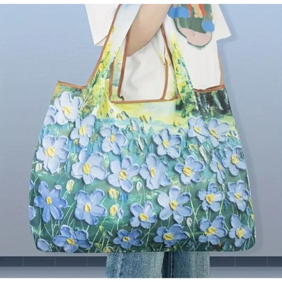 X Large 3D Looking PAINTED FLOWERS Foldable Nylon Reusable Bag 22" Blue White - Picture 1 of 8